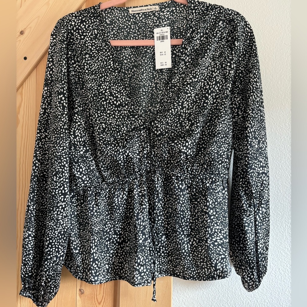 Abercombie & Fitch black/white blouse